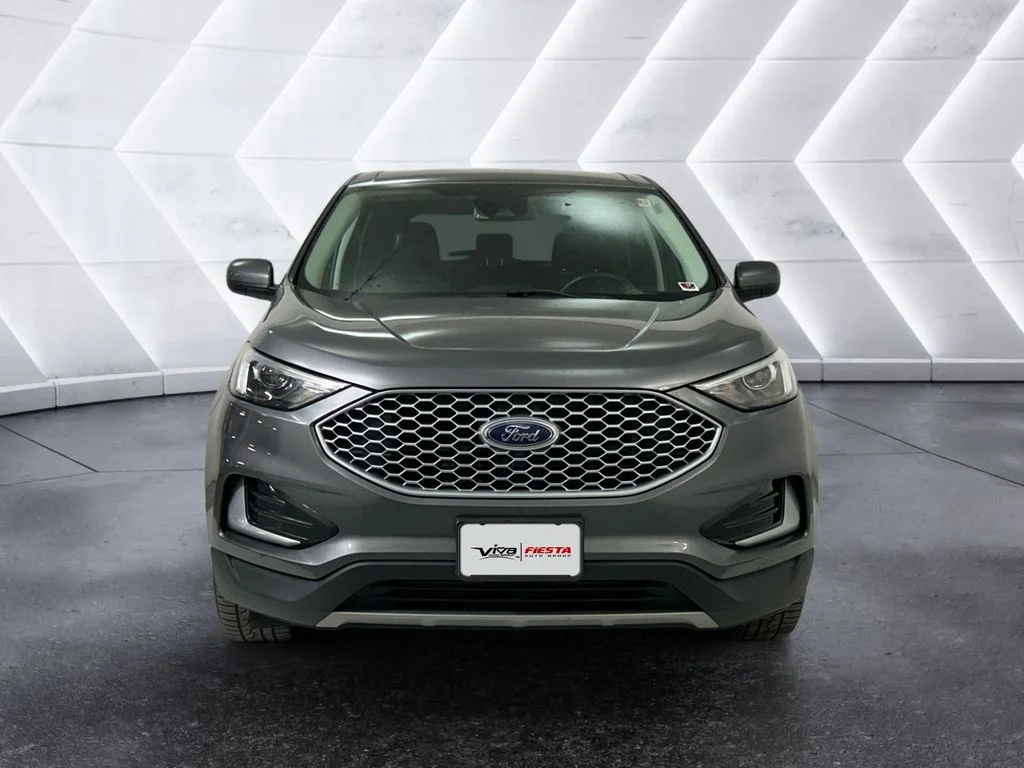 Used 2023 Gray Ford SEL image 2