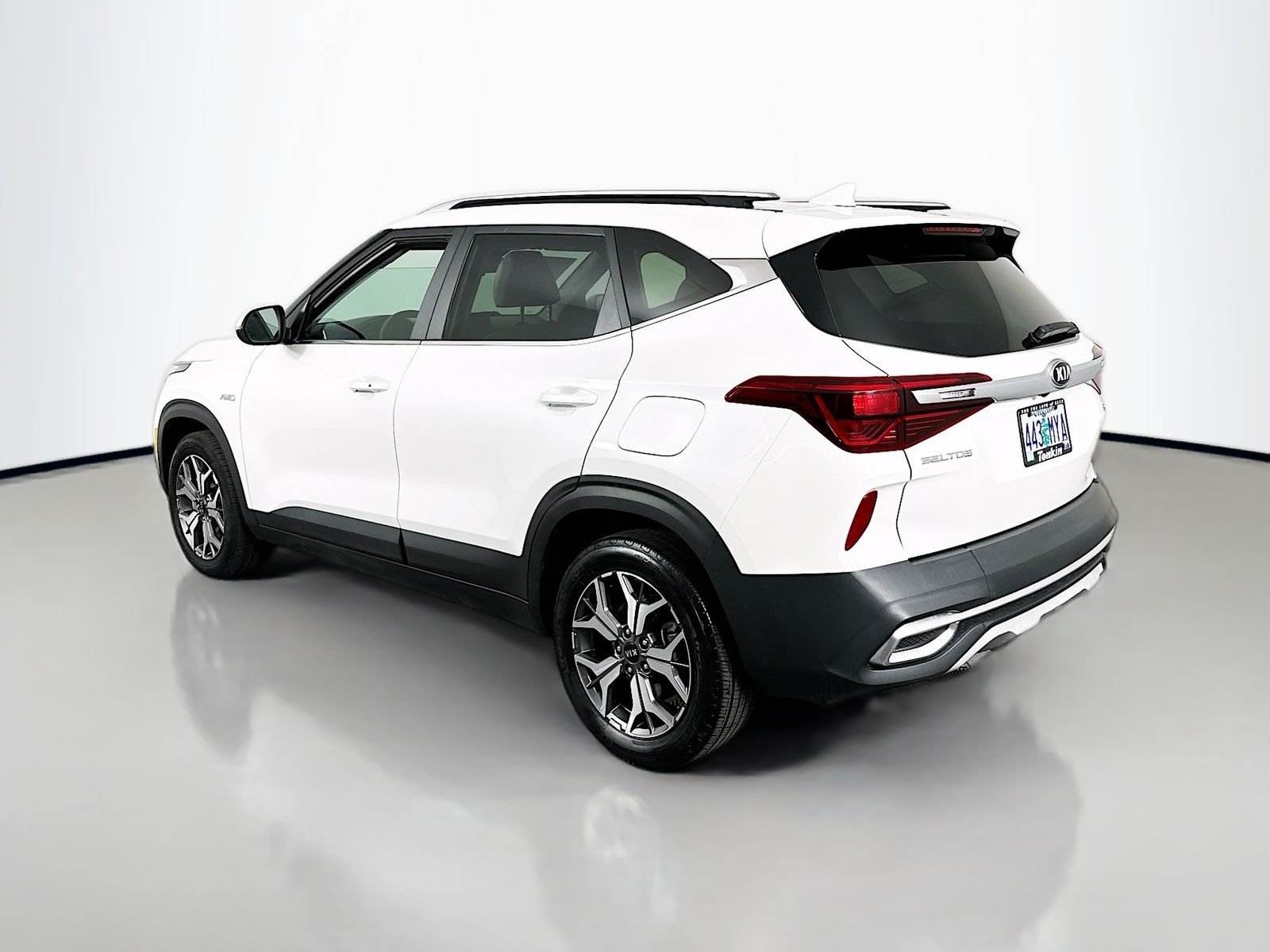 Used 2021 Snow White Pearl Kia EX image 5