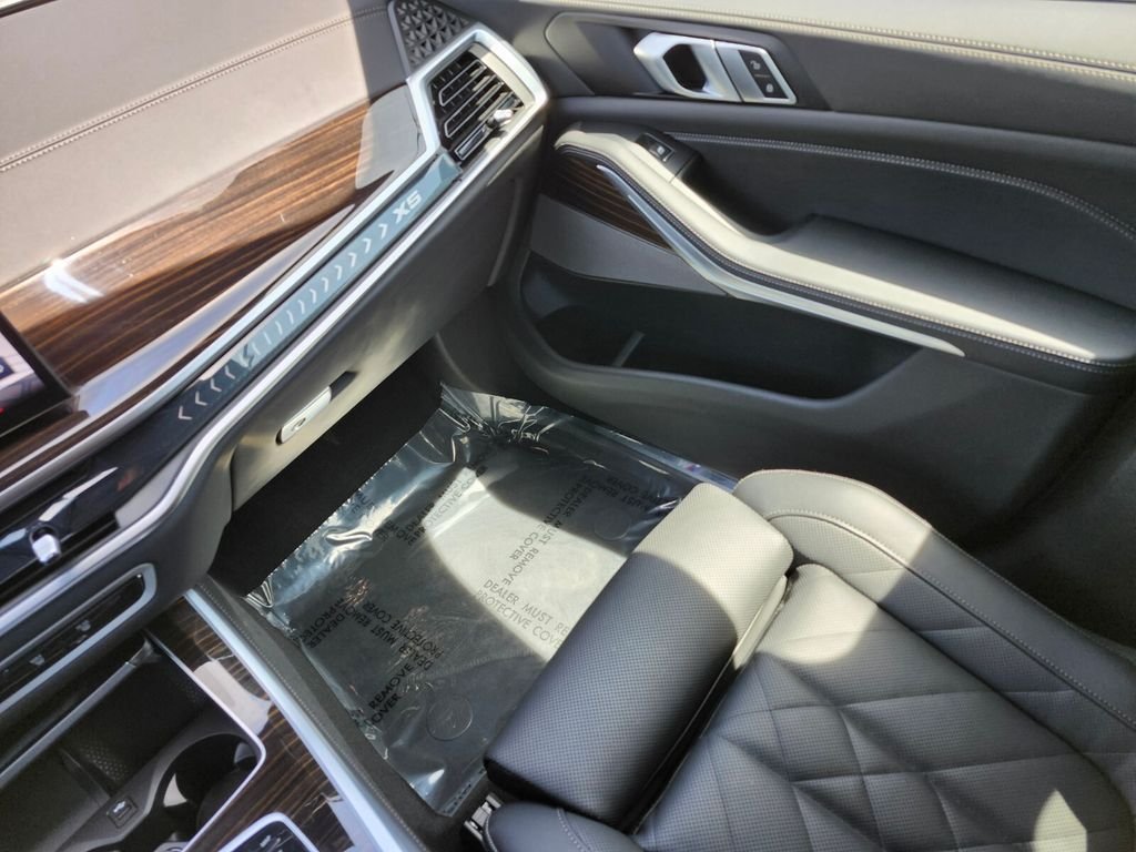 Used 2025 Black BMW xDrive40i image 15