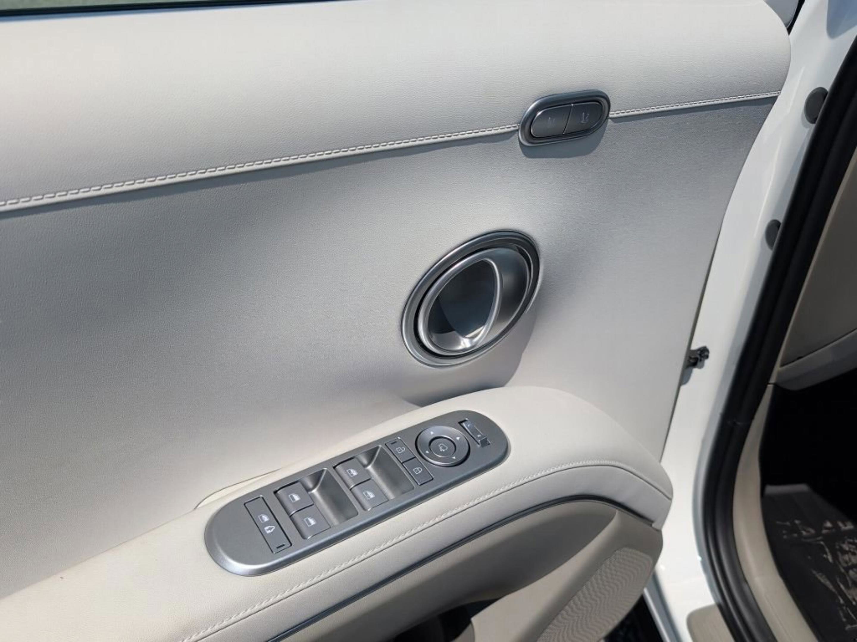 New 2026 Creamy White Pearl Hyundai Blue SEL Premium 7P image 16