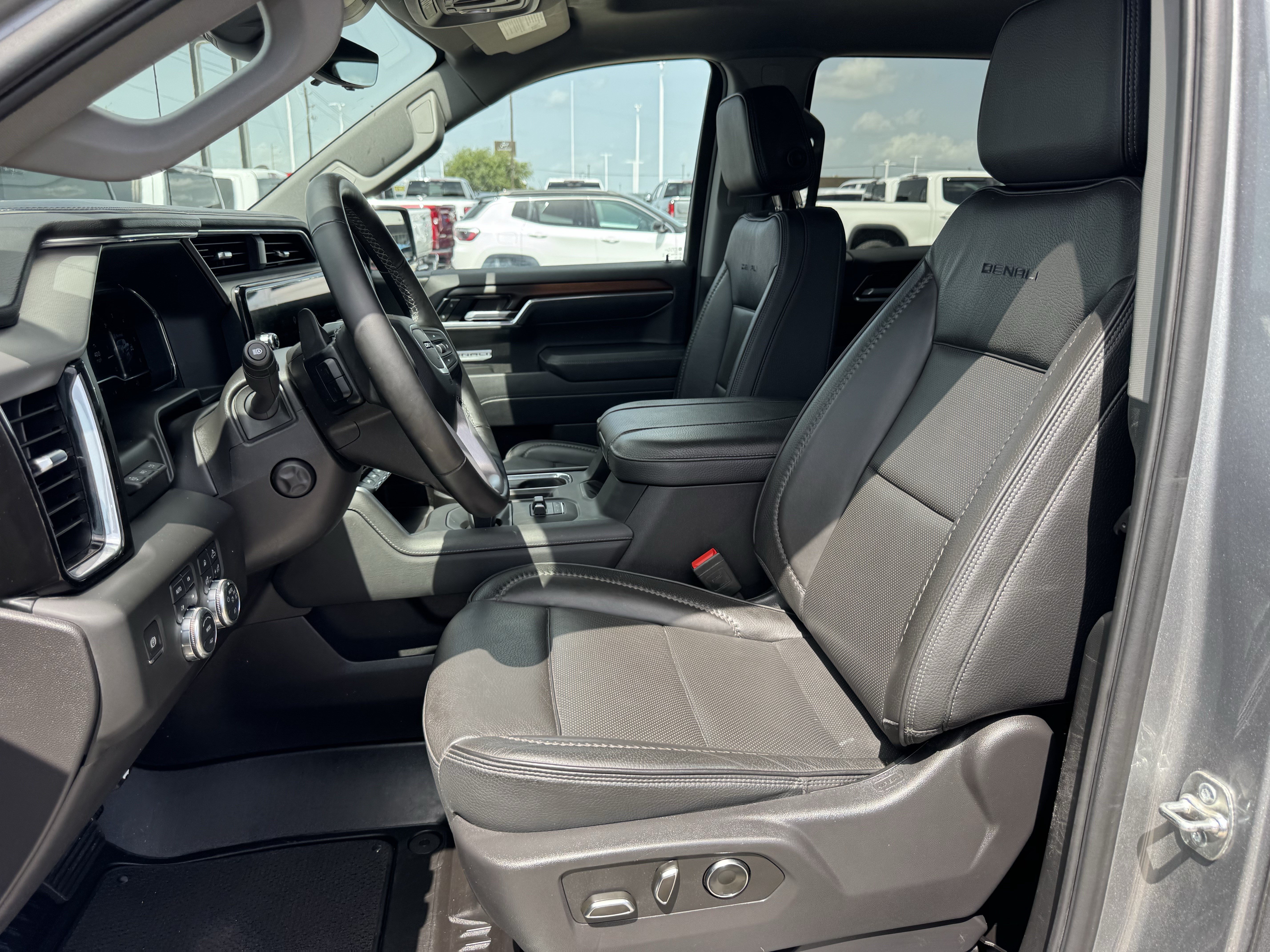 Used 2025 Sterling Metallic GMC Denali image 22