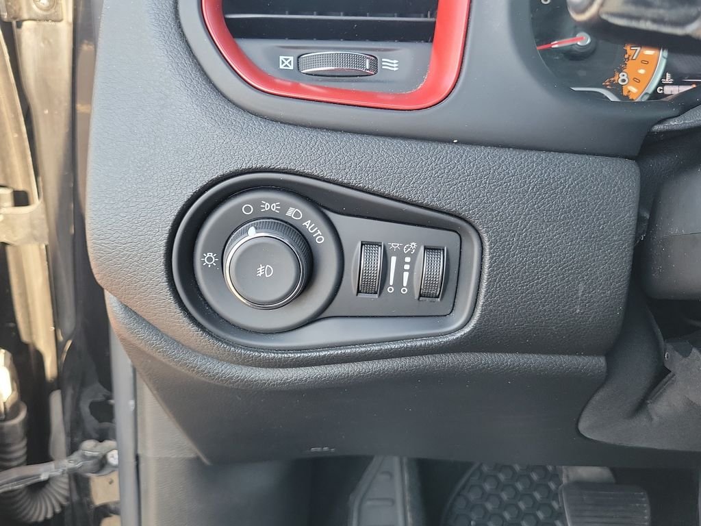 Used 2016 Black Jeep Trailhawk image 21