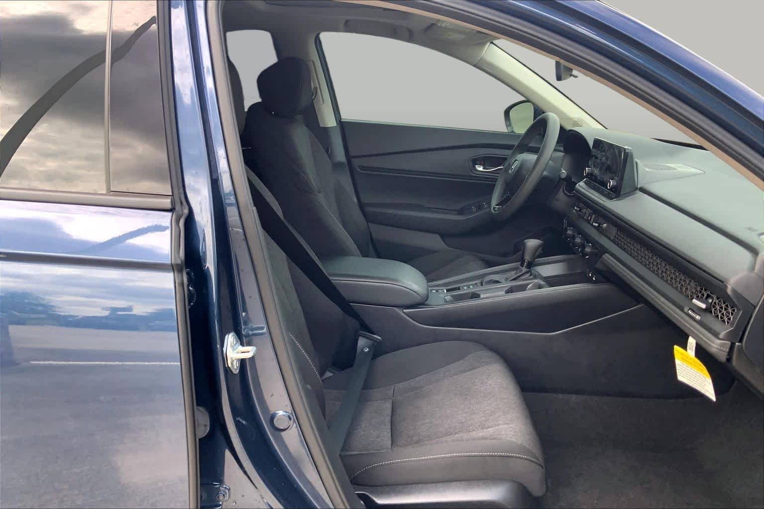 Used 2024 Canyon River Blue Metallic Honda EX image 9