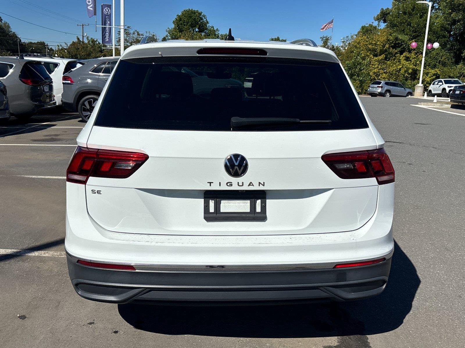 Used 2024 Pure White Volkswagen SE image 4