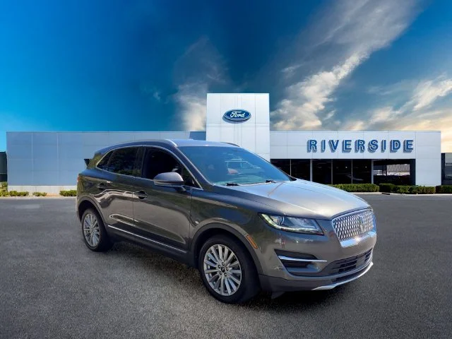 Used 2019 Magnetic Gray Metallic Lincoln Standard image 1