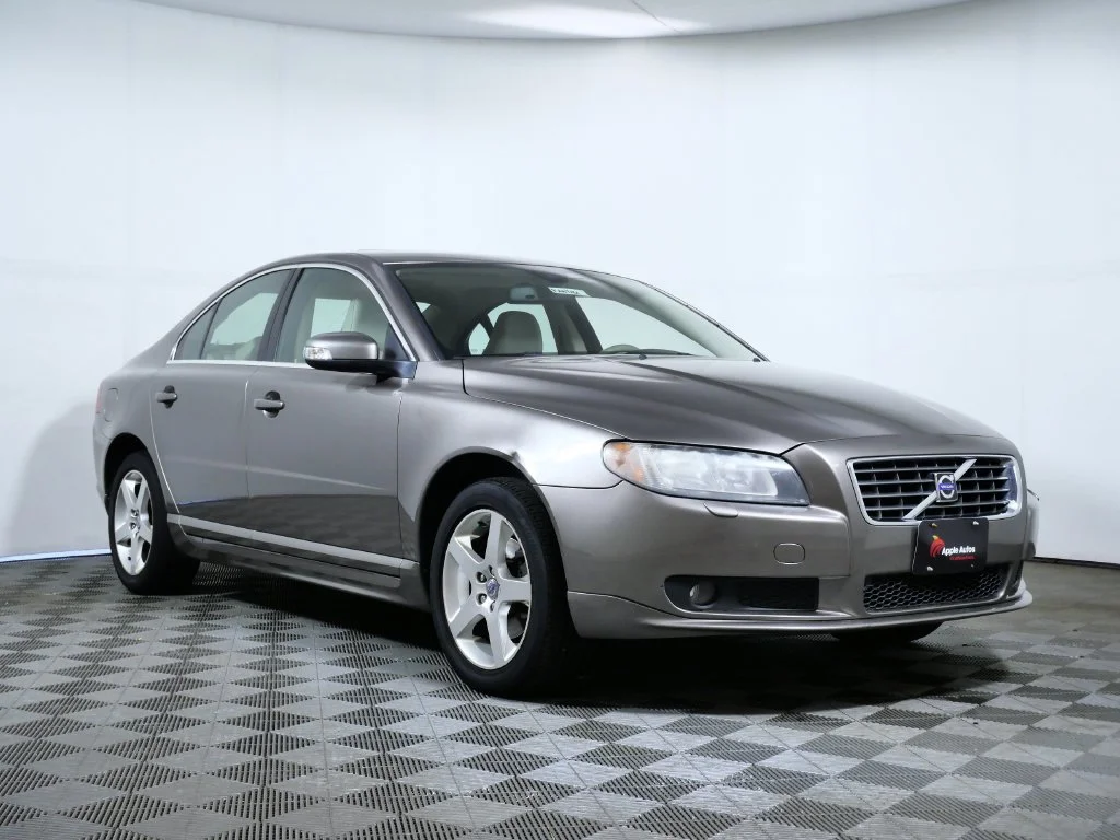 Used 2007  Volvo 3.2 image 1