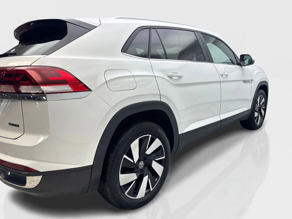 Used 2025 White Volkswagen 2.0T SE w/Technology image 13