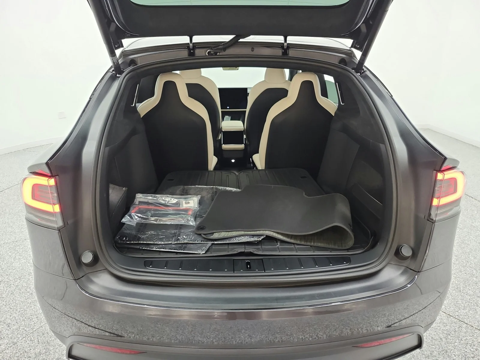 Used 2023 Midnight Silver Metallic Tesla Standard Range image 21