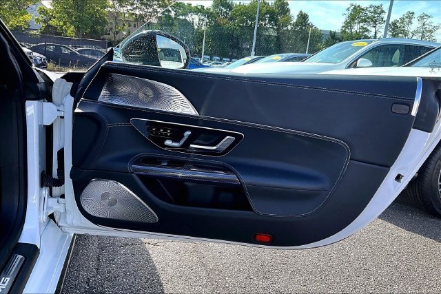 Used 2022  Mercedes-Benz SL 63 AMG® image 19