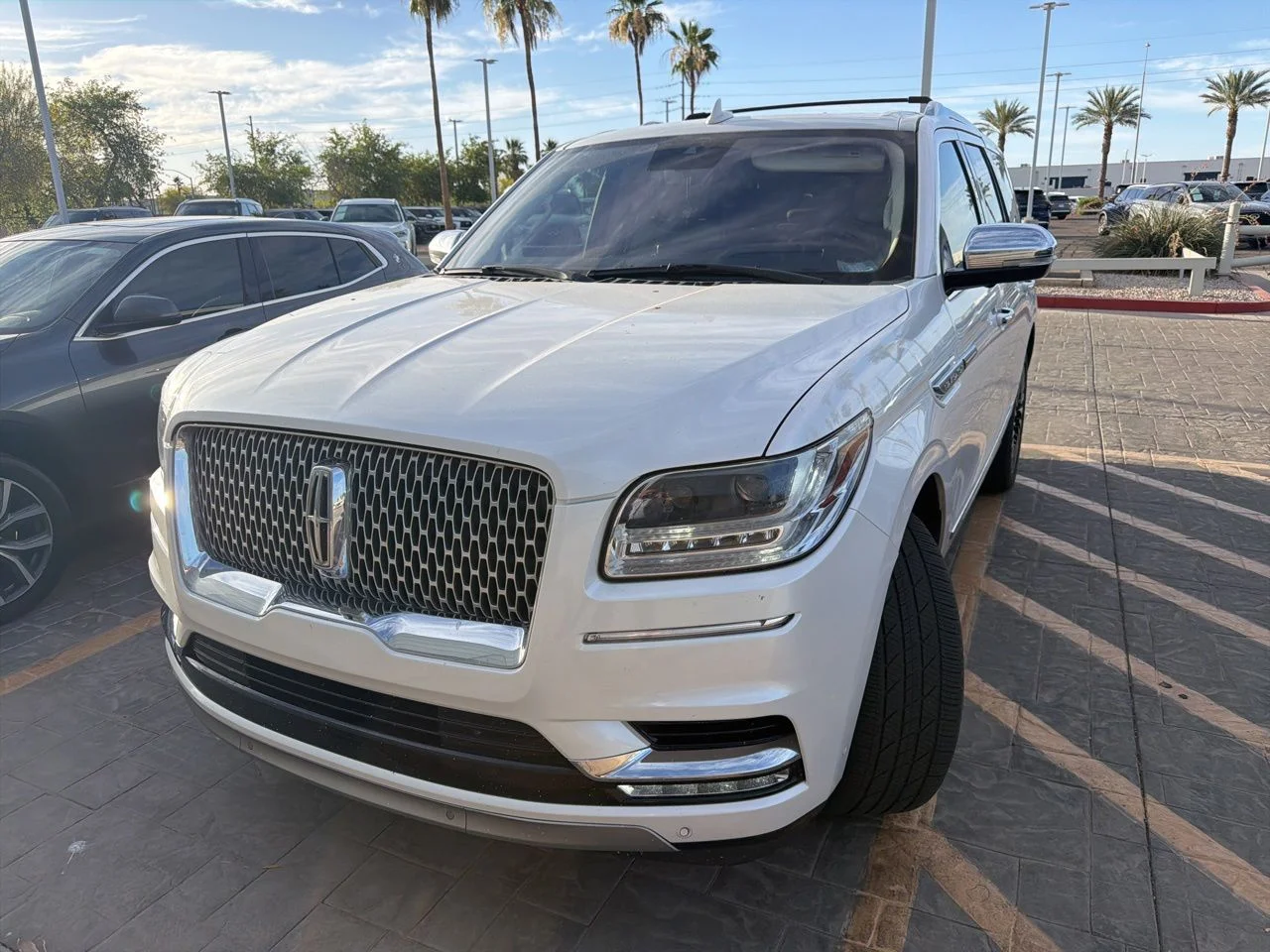 Used 2019 White Platinum Clearcoat Metallic Lincoln Black Label image 1