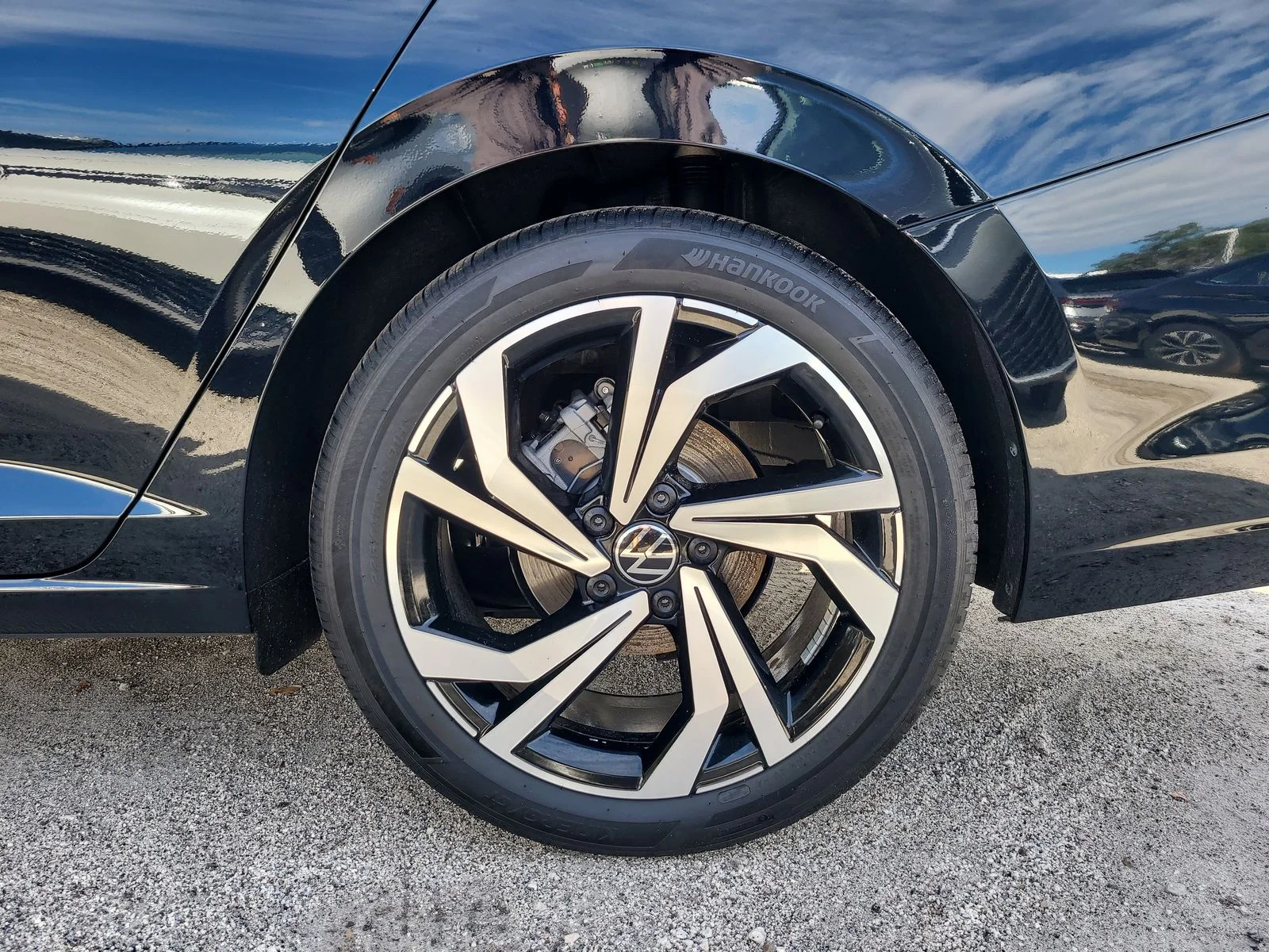 New 2026 Deep Black Pearl Volkswagen 1.5T SEL image 9