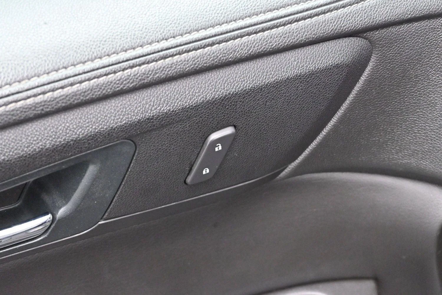 Used 2016 Tungsten Metallic Chevrolet LT image 10