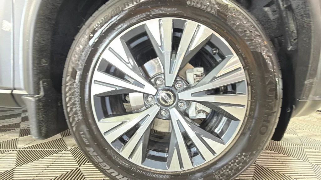 Used 2021 Gray Nissan SV FWD image 35