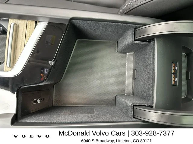 2026 Volvo XC60 Plus - Photo 21