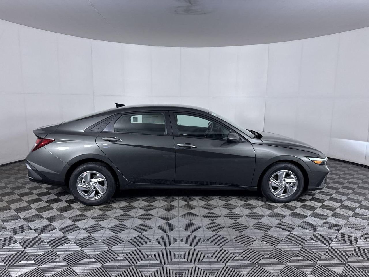 New 2026 Amazon Gray Hyundai SE image 4