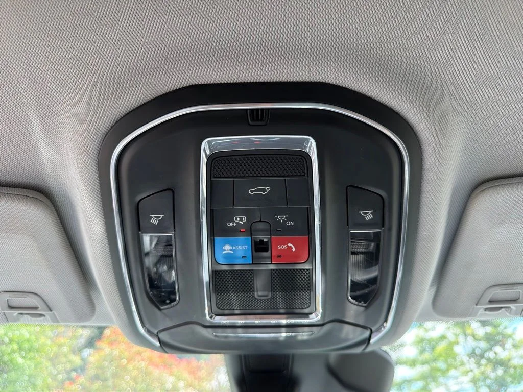 Used 2023 Silver Jeep Limited image 27