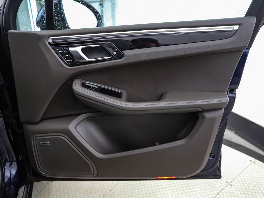 Used 2020 Night Blue Metallic Porsche Base image 28