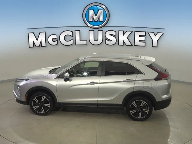 Used 2024 Silver Mitsubishi SE image 10