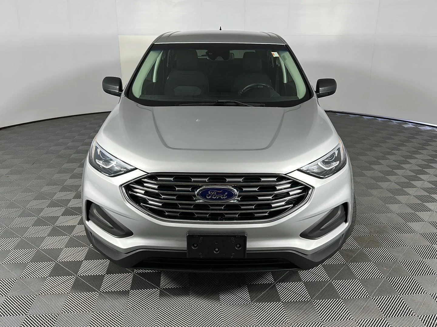 Used 2019 Ingot Silver Ford SE image 2