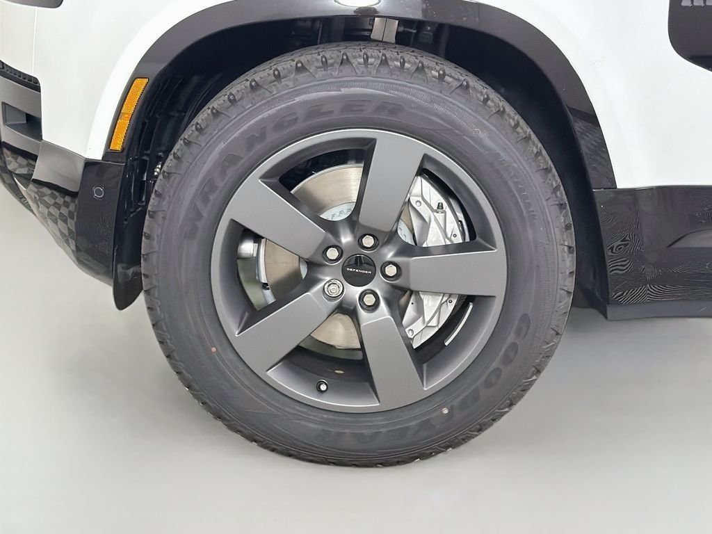 New 2026 Fuji White Land Rover X-Dynamic SE image 33