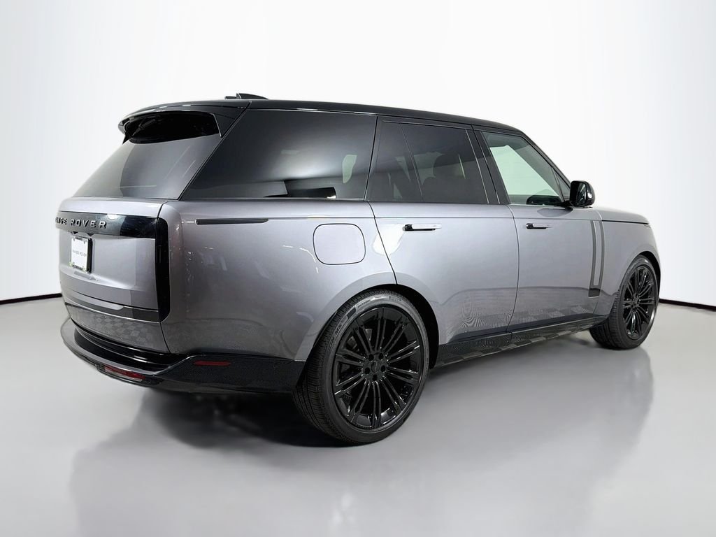 New 2026 Eiger Grey Land Rover SE image 5