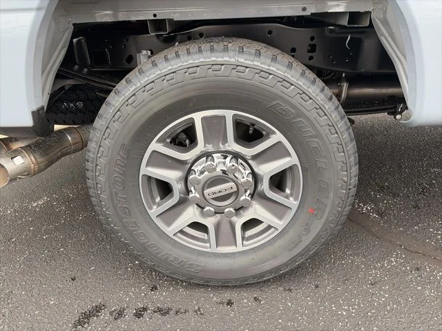New 2026 Glacier Gray Metallic Tri-Coat Ford F-250® Lariat® image 40