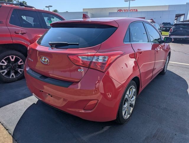 Used 2013 Red Hyundai Base image 3