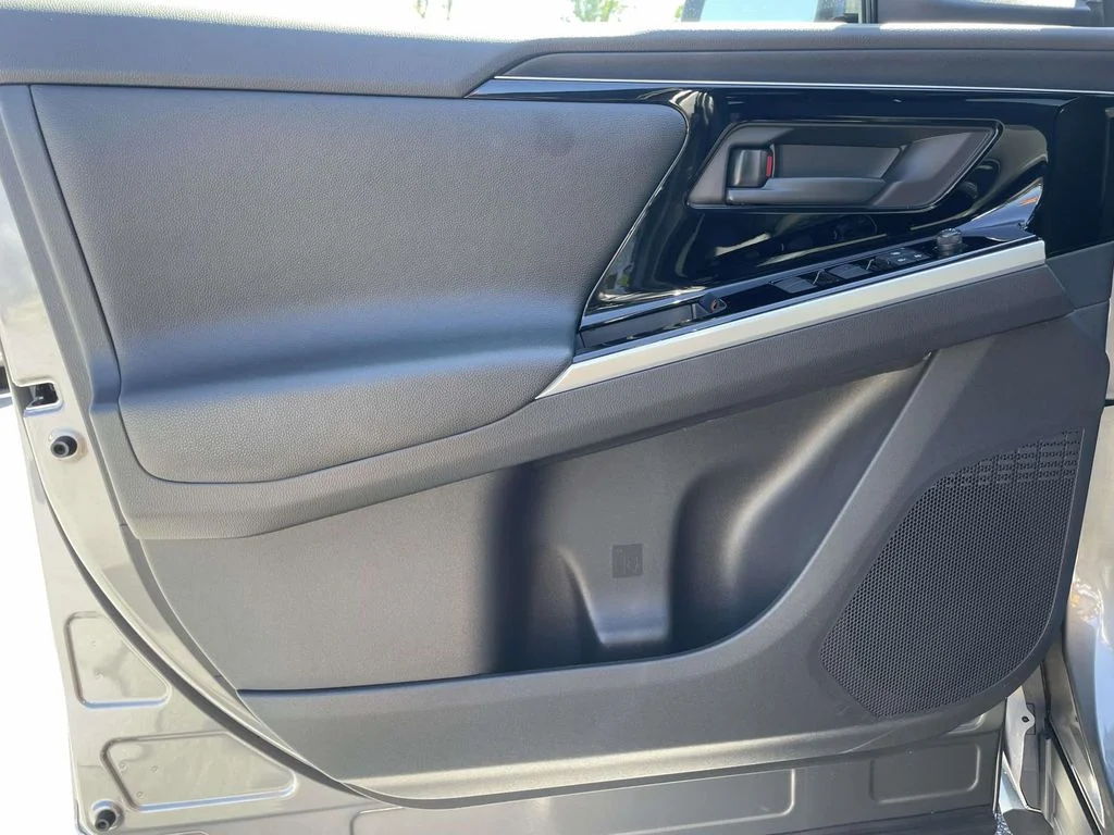 Used 2025 Heavy Metal Toyota XLE image 6