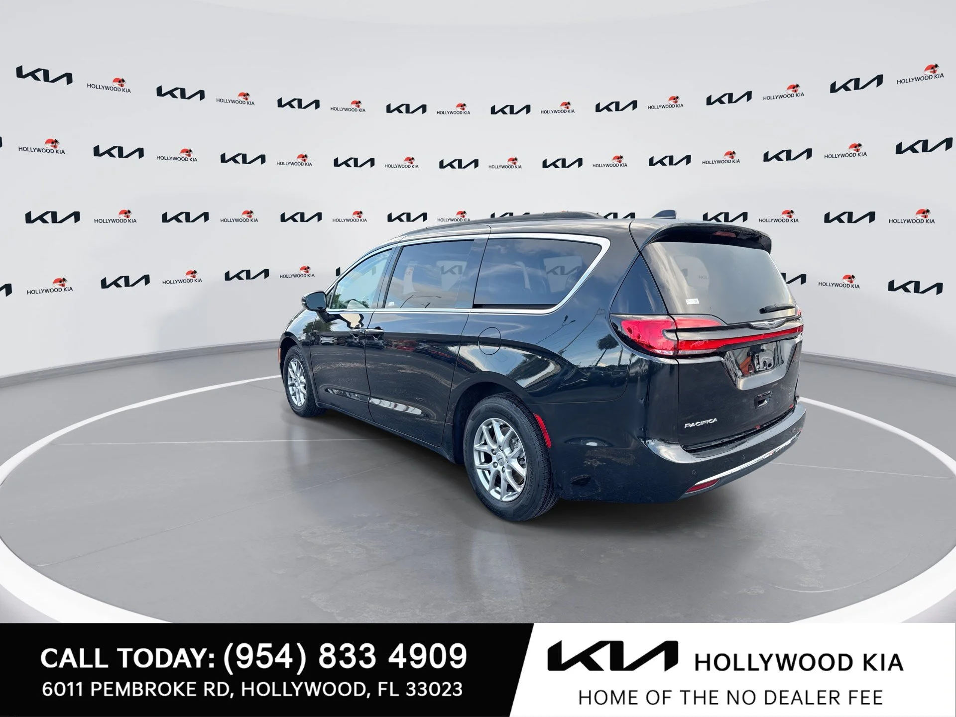 Used 2021 Brilliant Black Crystal Pearlcoat Chrysler Touring image 6