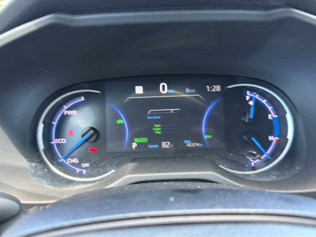 Used 2024 White Toyota LE image 22