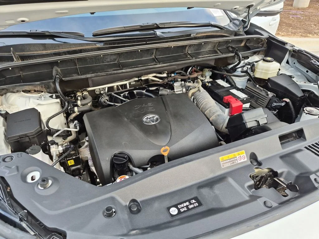 Used 2022  Toyota Platinum image 16