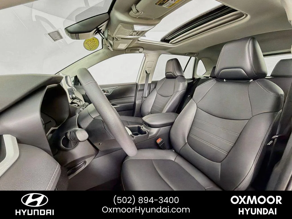 Used 2025 Wind Chill Pearl Toyota Hybrid XLE Premium image 21