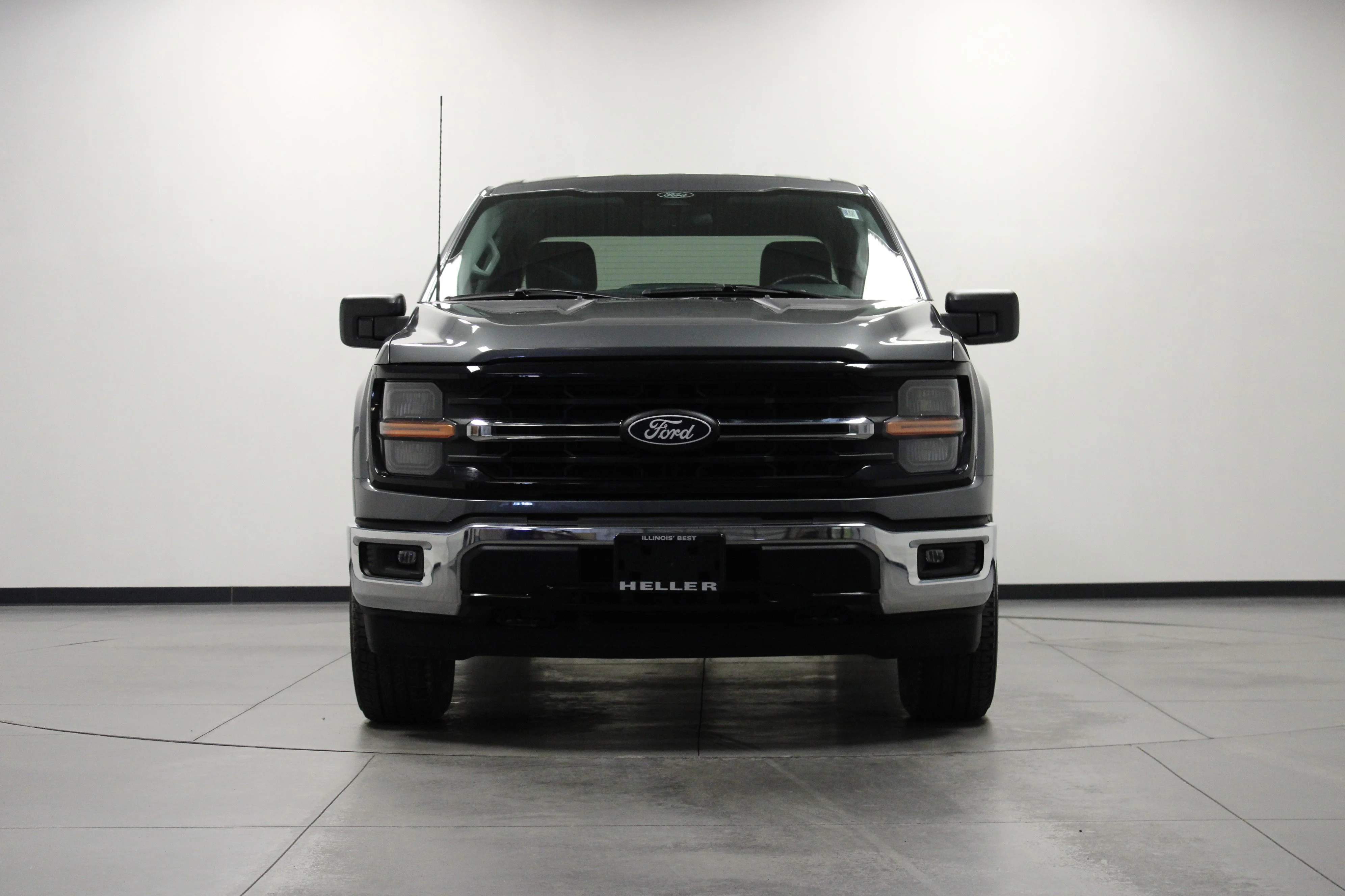 Used 2025 Carbonized Gray Metallic Ford XLT image 9