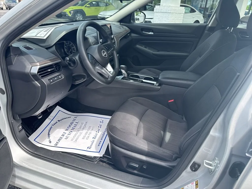 Used 2024 Silver Nissan 2.5 SV image 9