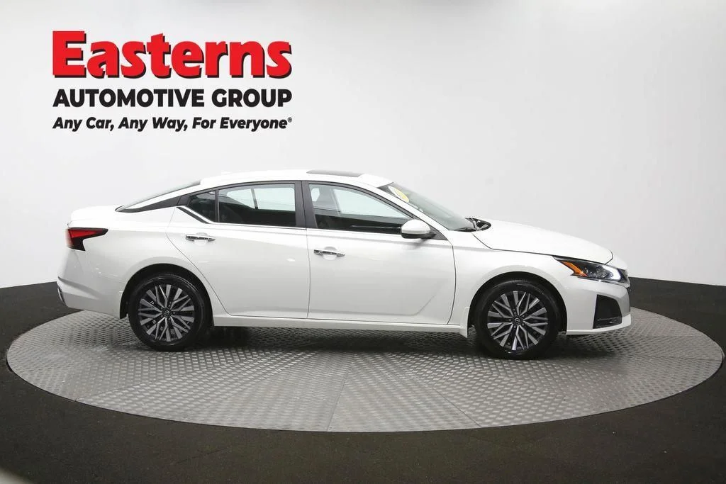 Used 2023 White Nissan 2.5 SV image 48