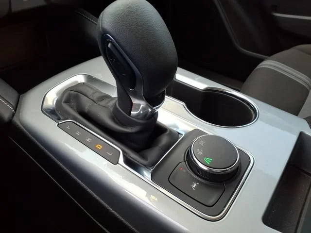 Used 2025 Summit White Chevrolet 2LT image 23