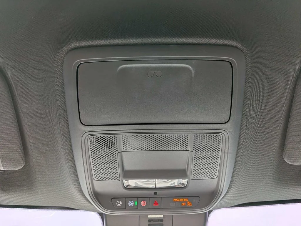Used 2024 White GMC Elevation image 23