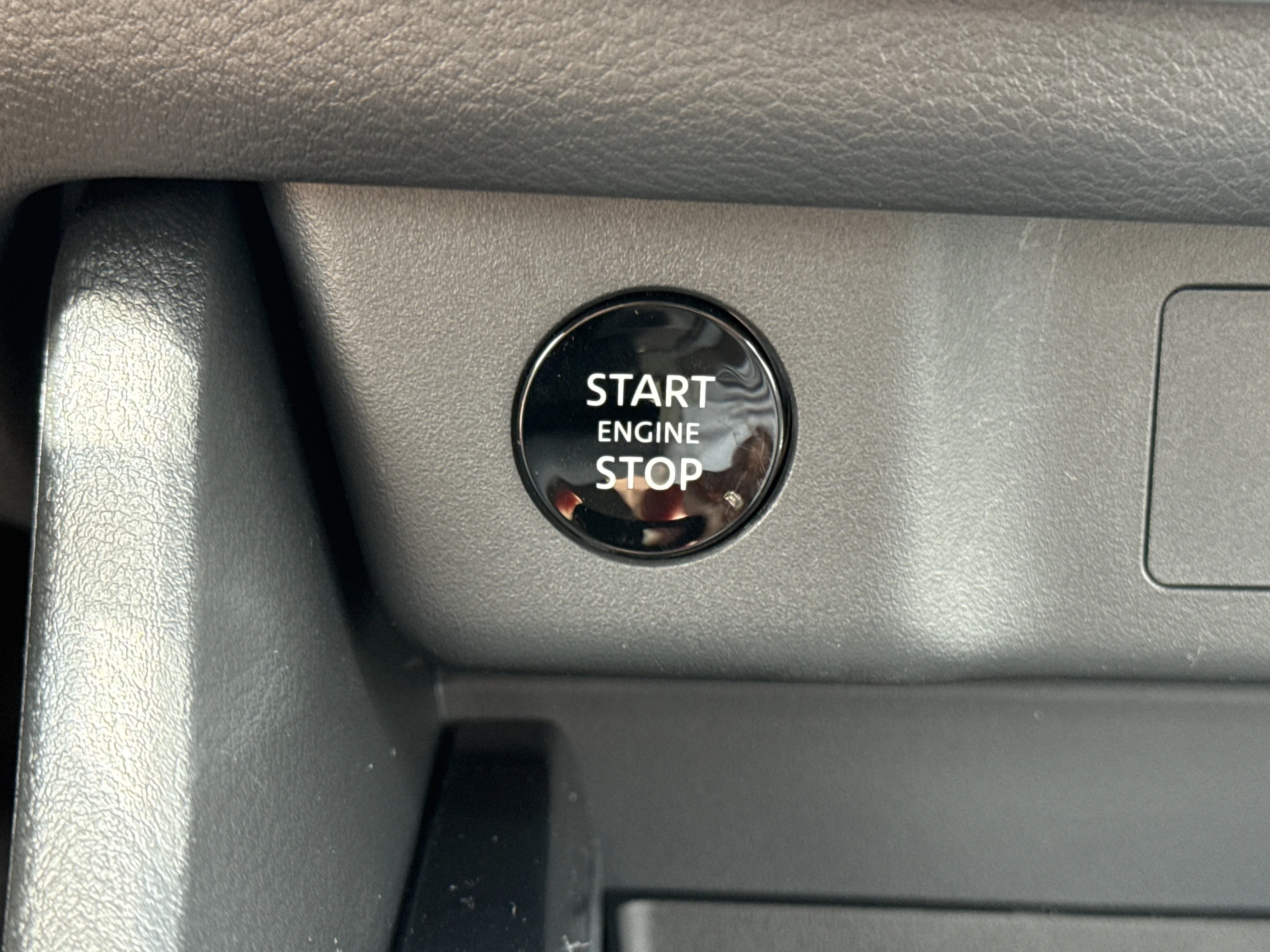 New 2026 Everest White Pearl Tricoat Nissan Dark Armor AWD image 22
