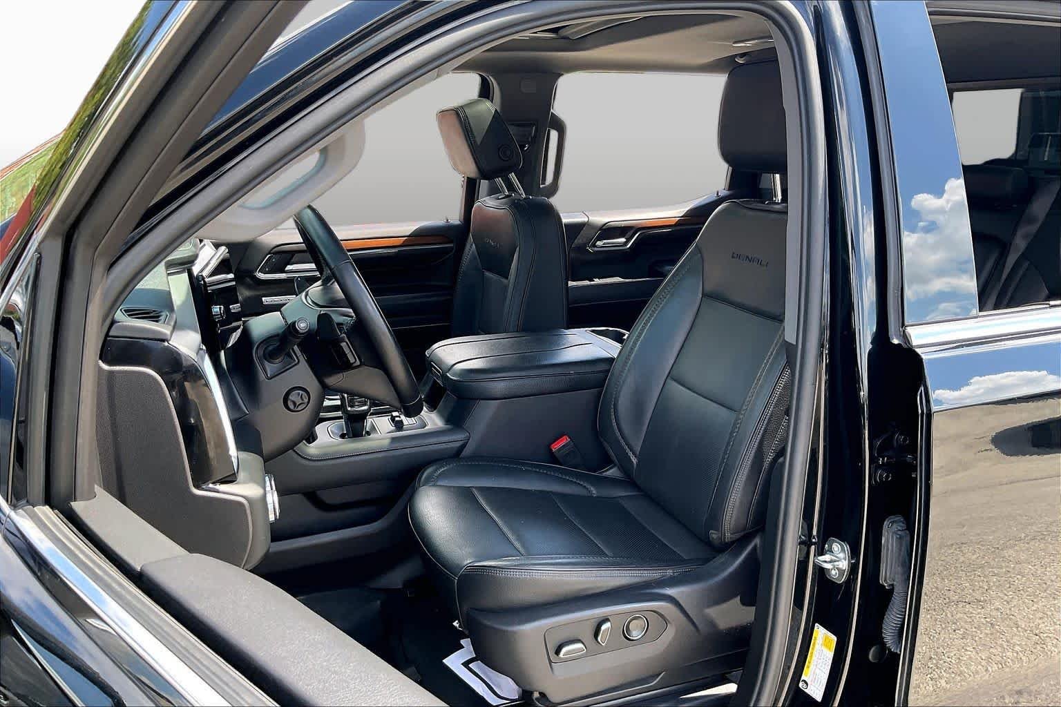 Used 2024 Onyx Black GMC Denali image 8