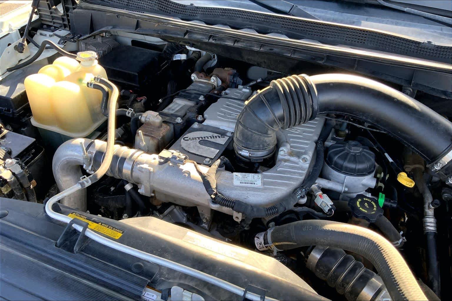 Used 2018 Pearl White Nissan SL image 33