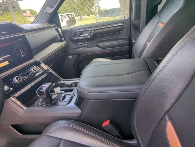 Used 2024 White GMC AT4 image 15