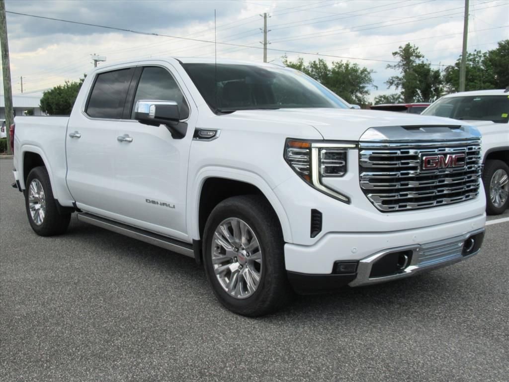2022 GMC Sierra 4WD Crew Cab Short Box Denali's photo