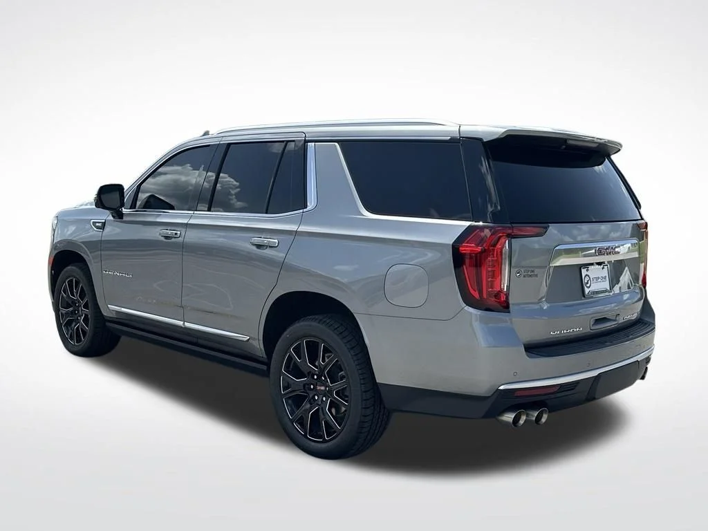 Used 2023 Silver GMC Denali image 5
