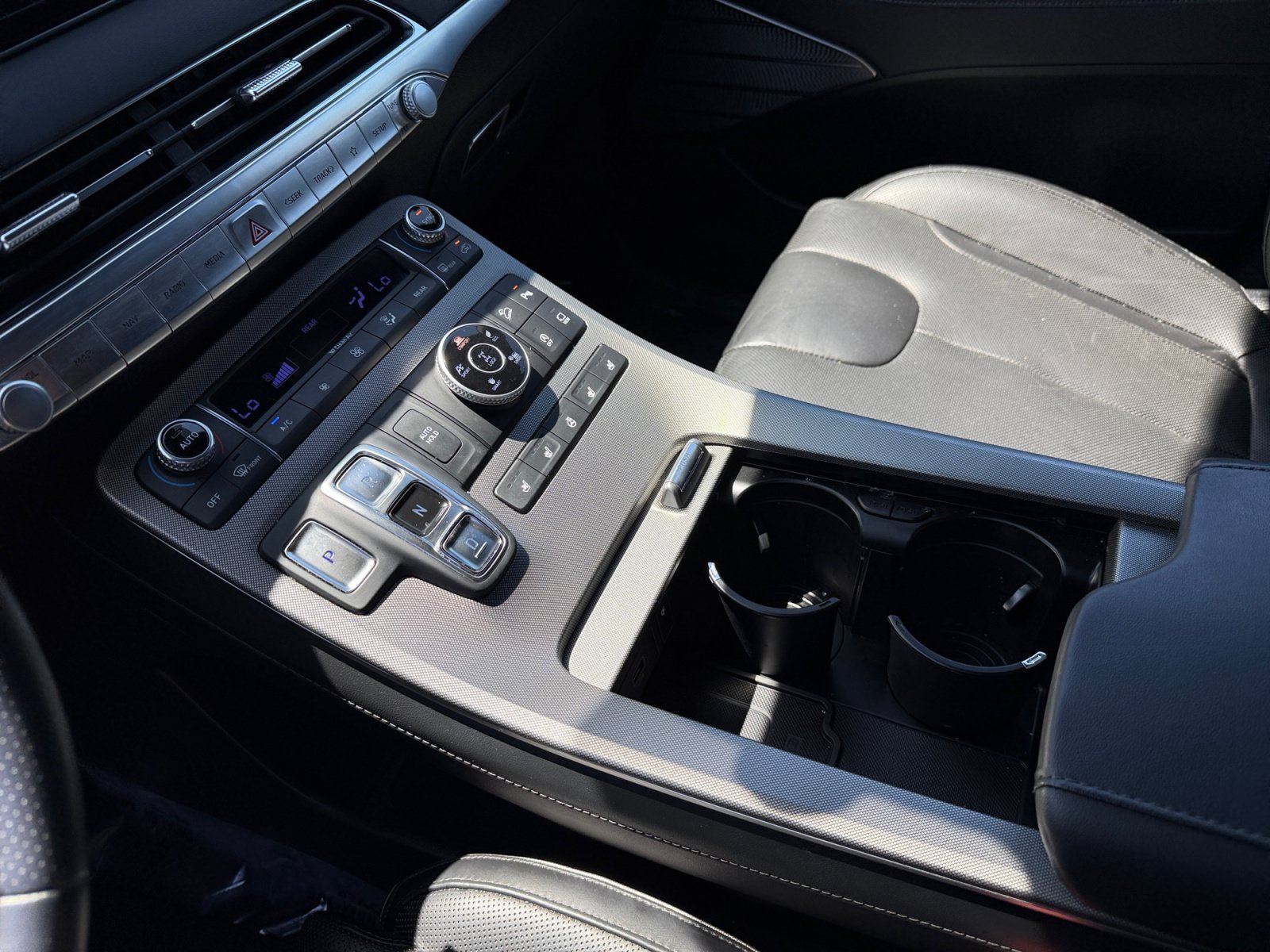 Used 2022 White Hyundai Calligraphy image 13