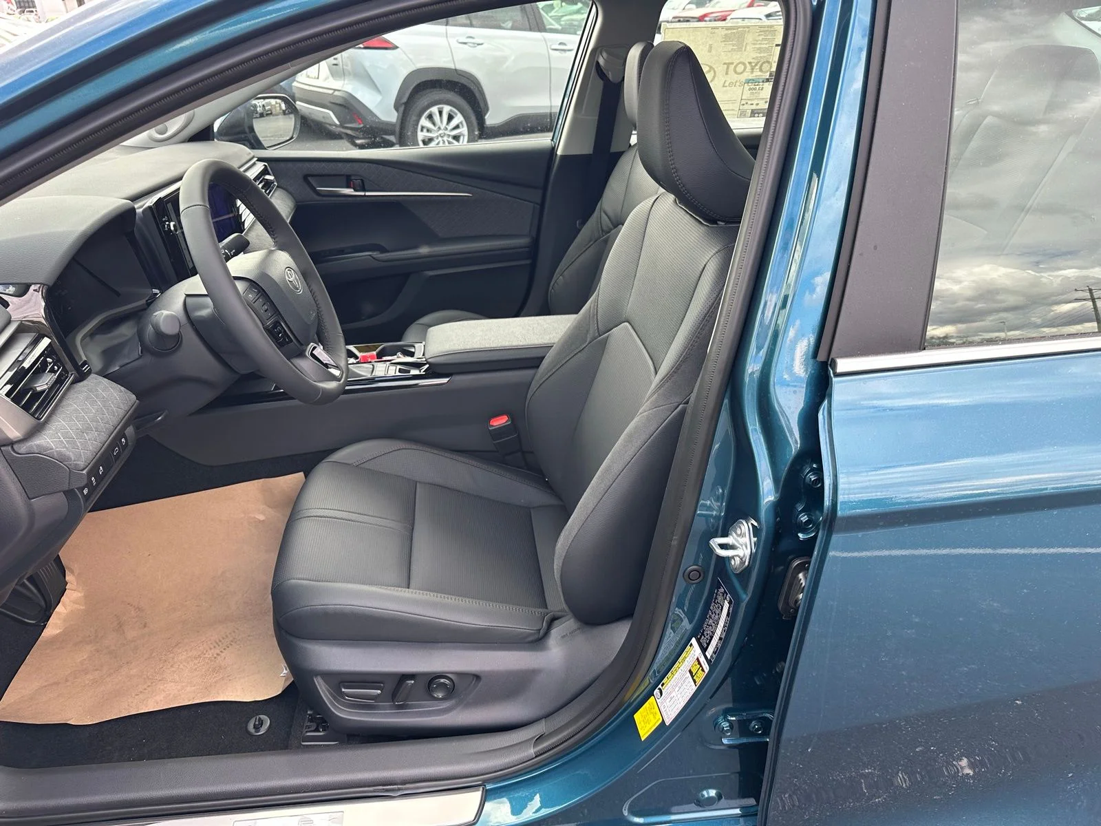 2026 Toyota Camry XLE - Photo 11