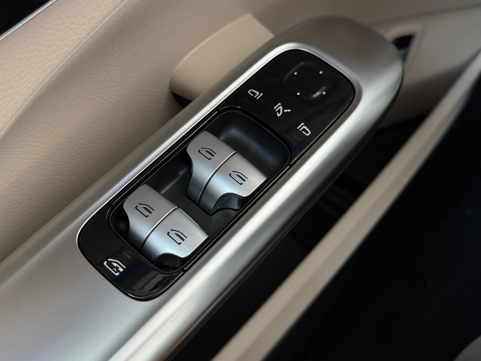 New 2026 Polar White Mercedes-Benz C 300 image 20