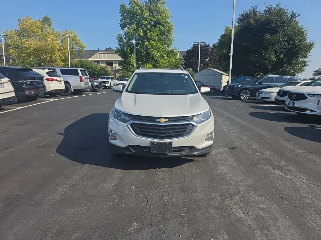 Used 2018 Iridescent Pearl Tricoat Chevrolet LT image 2
