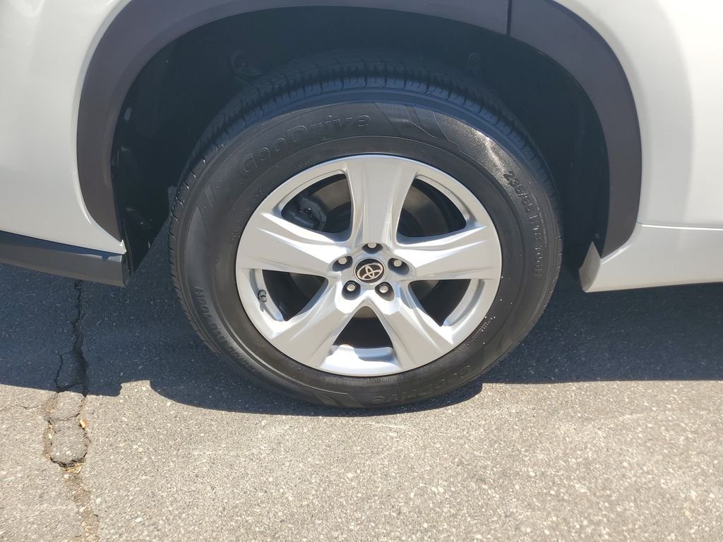 Certified Used 2021 White Toyota L image 5