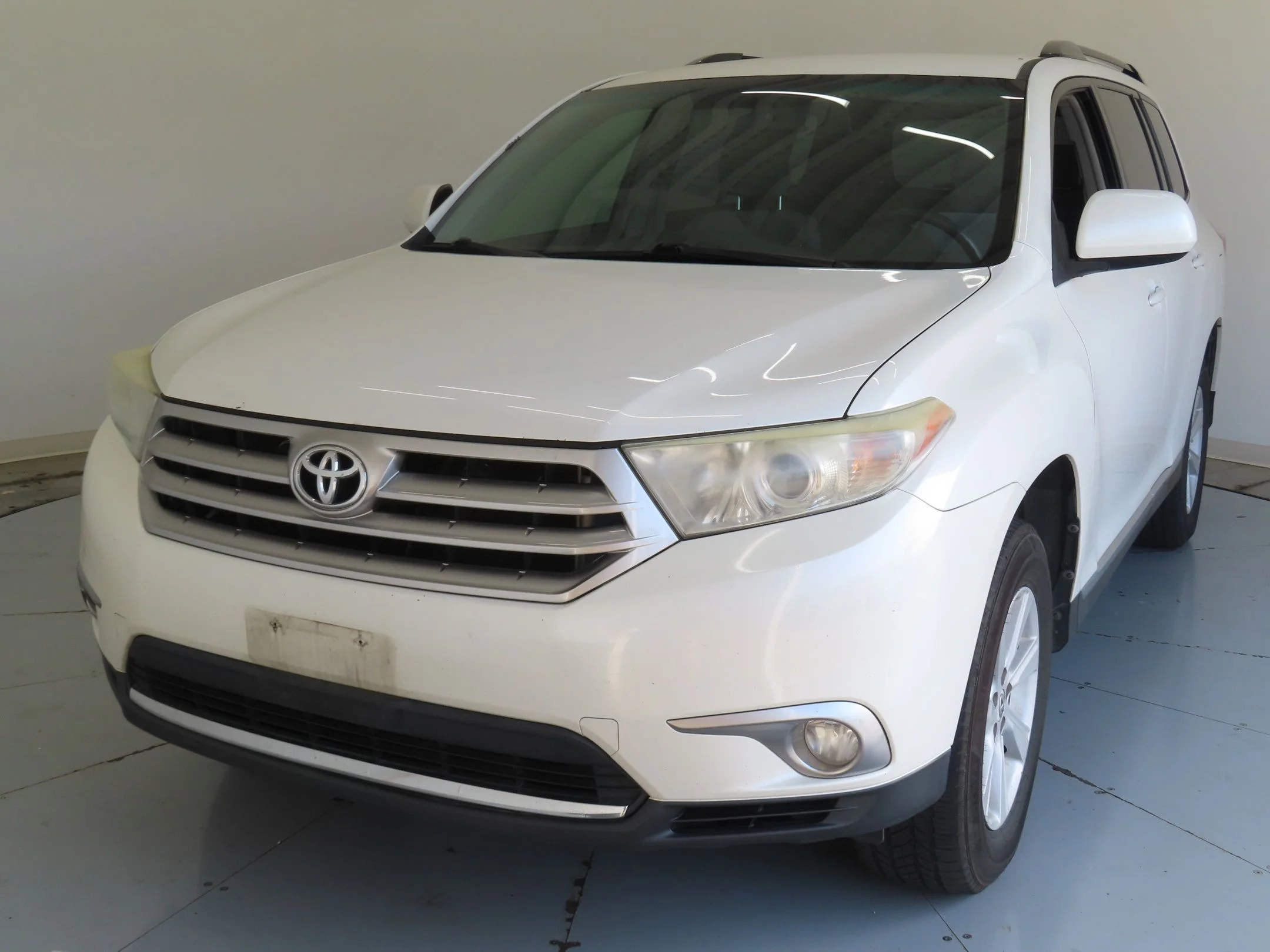 Used 2012 White Toyota Base image 8