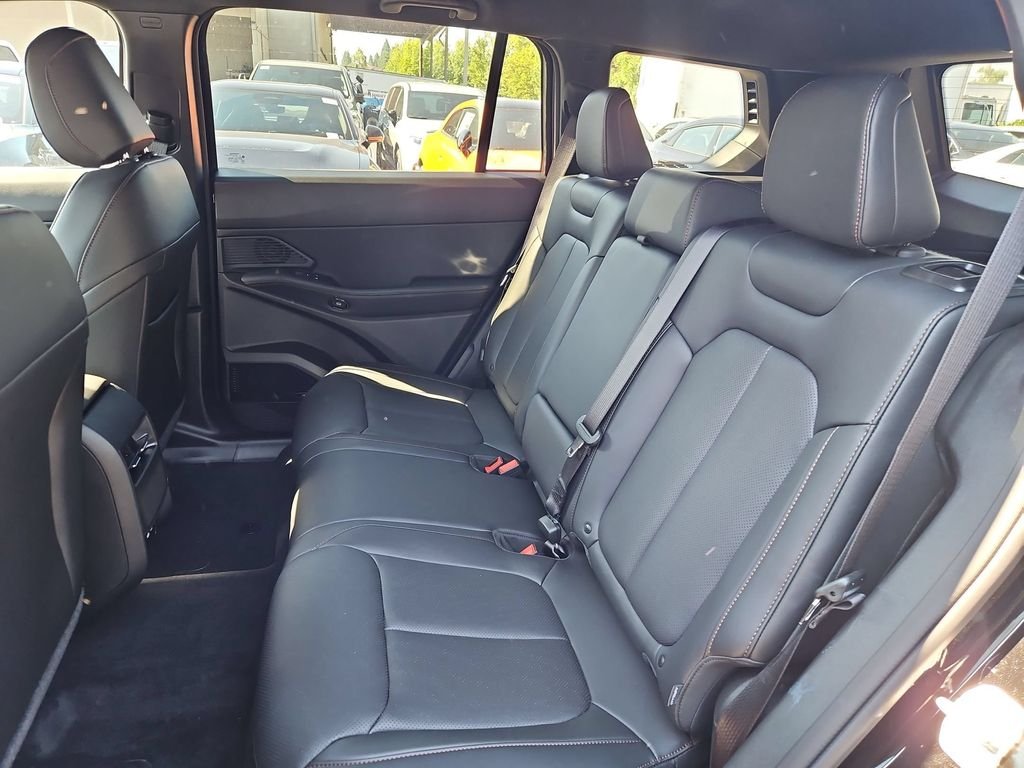 New 2026 Diamond Black Crystal Pearl-Coat Exterior Paint Jeep Limited image 14